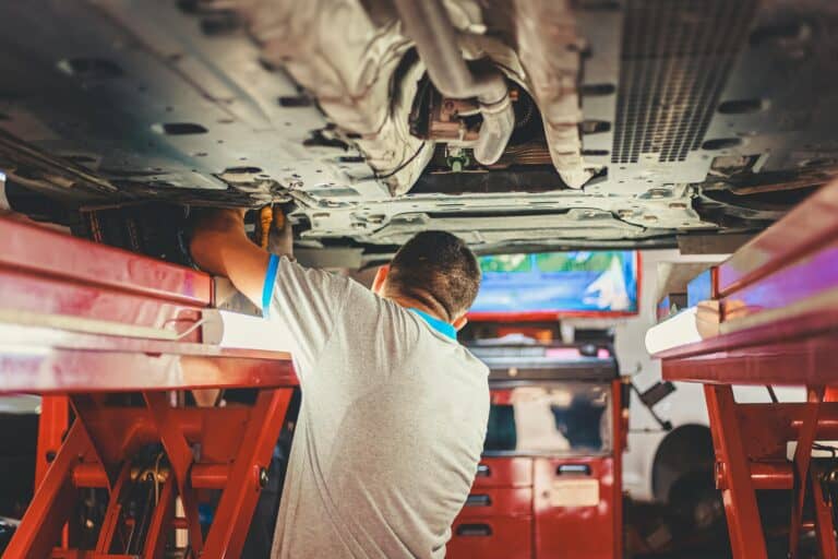 車輛底盤維修，維修底盤能夠保護行車安全